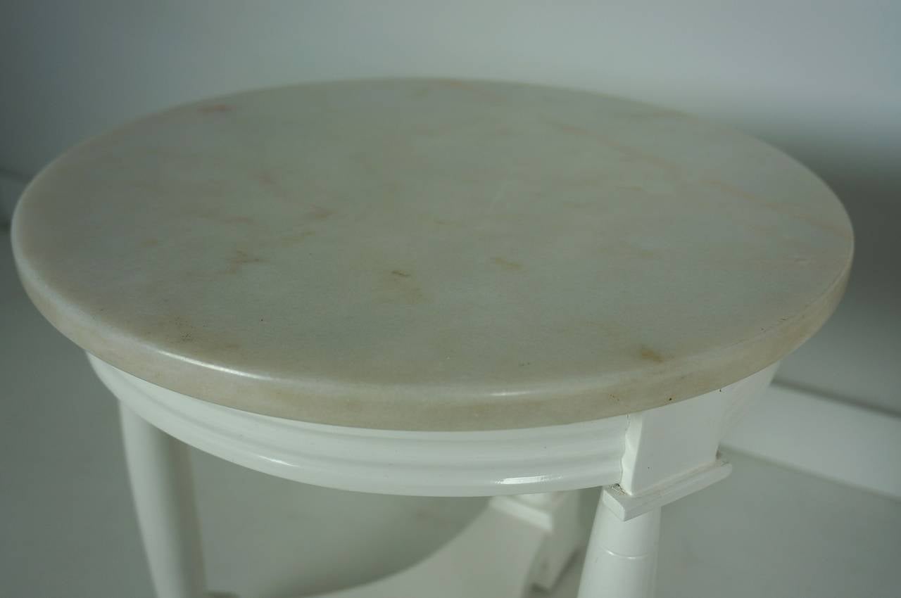 Pair of Hollywood Regency Side Tables in White Lacquer with Marble: 1940's In Excellent Condition In West Palm Beach, FL
