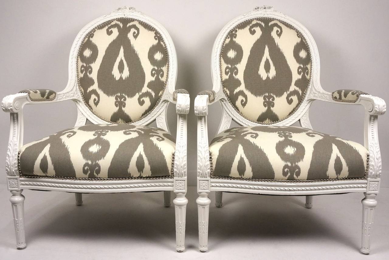Pair of Painted White Louis XVI Style Fauteuils in Ikat Fabric, 19th Century