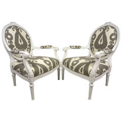 Antique Pair of Painted White Louis XVI Style Fauteuils in Ikat Fabric, 19th Century