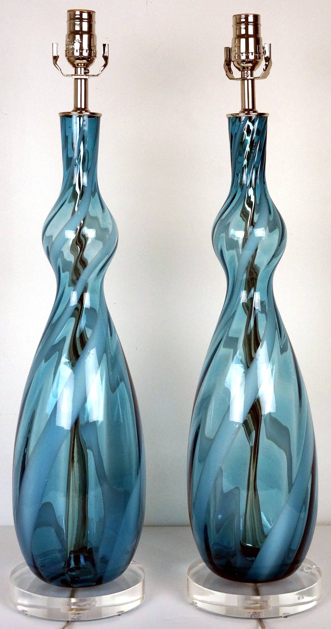 Mid-Century Modern Pair of Midcentury Peacock-Blue and White Ribbon Lamps, Murano, 1960s