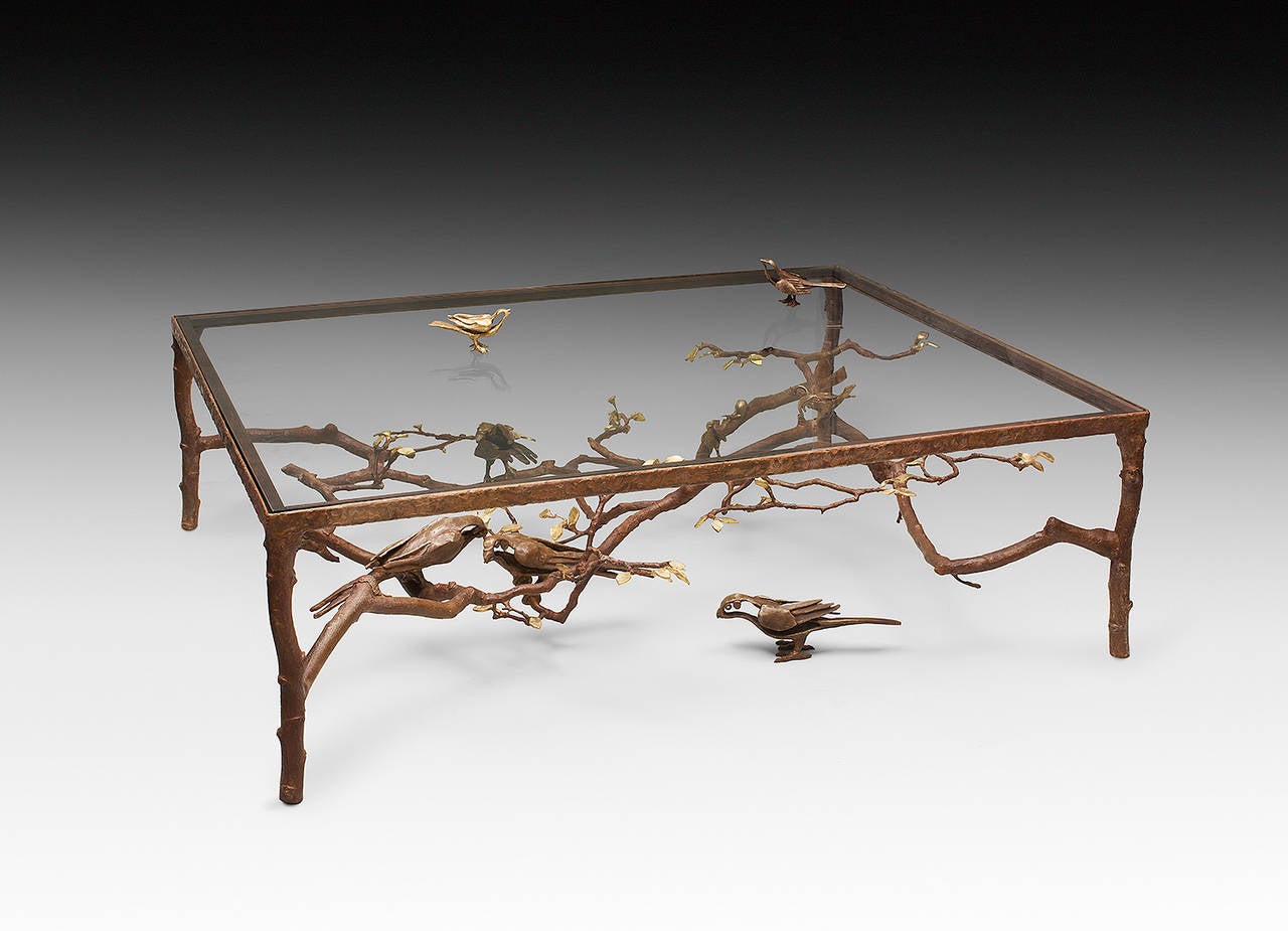 Paula Swinnen 2012, large coffee table with parakeets, bronze, gold and brown patina, 118, 7 X 153, 7 cm, height 46, 6 cm.
Three parakeets and two birds.
Sold with an additional independent parakeet.
Unique piece.
Signed.