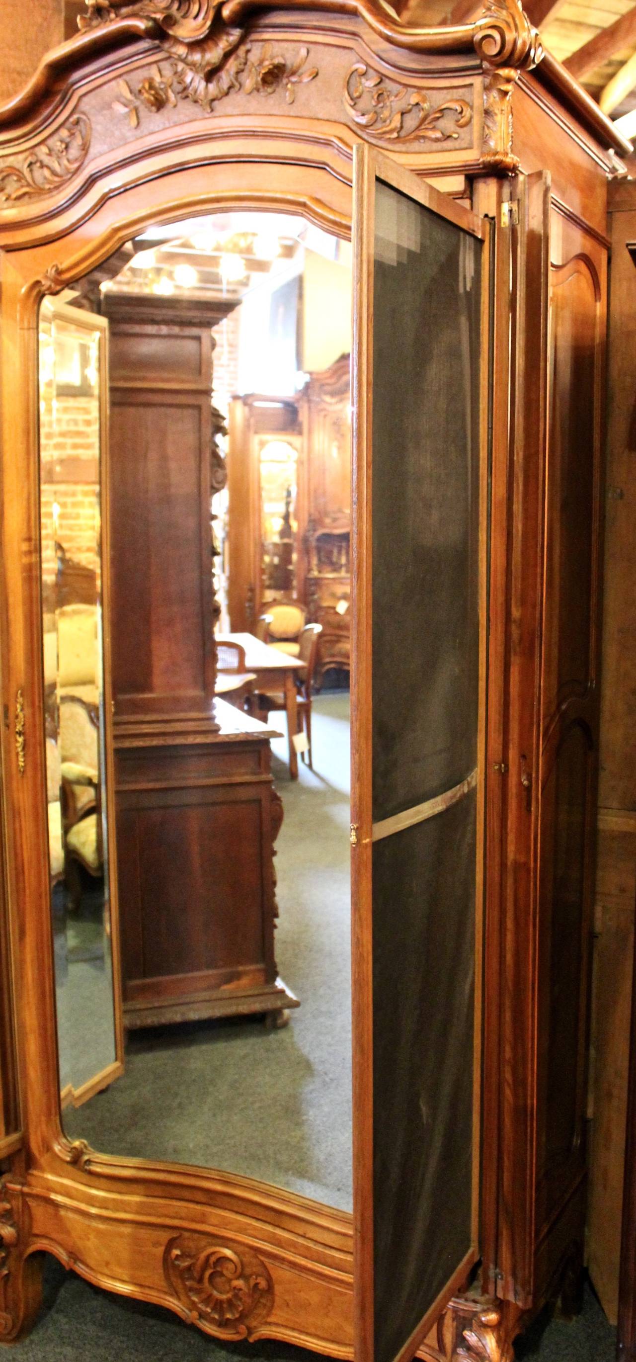 Rare 20th Century French Louis XV Armoire 4