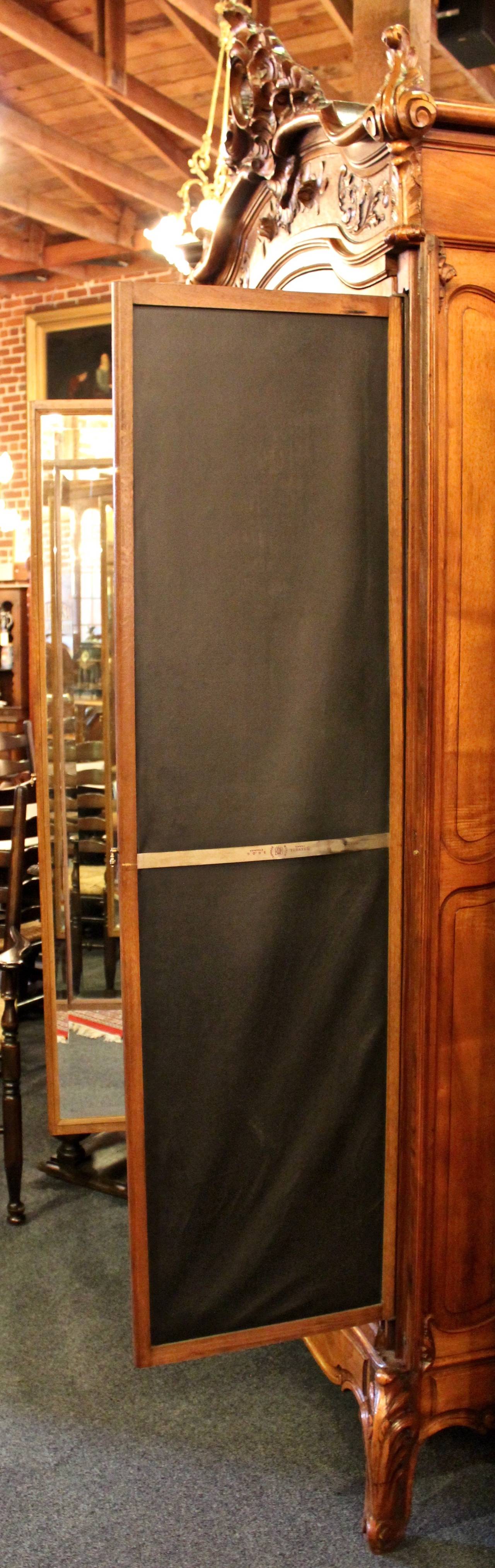 Rare 20th Century French Louis XV Armoire 5