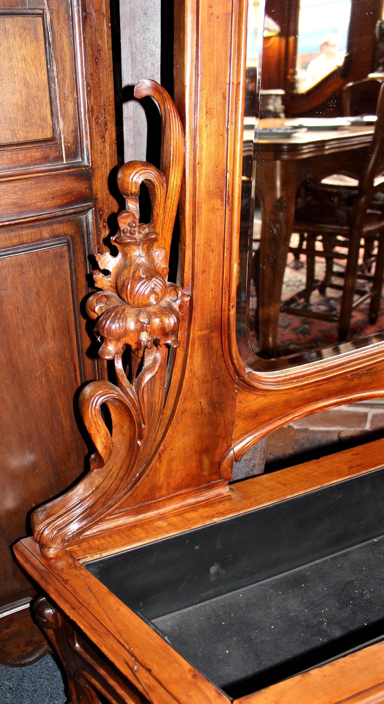 20th Century French Art Nouveau Mirror with Planter For Sale 2
