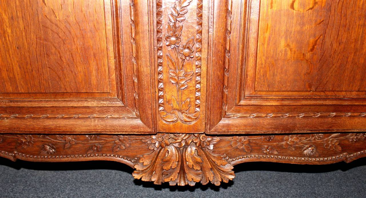 Late 19th Century French Oak Period Armoire In Good Condition For Sale In Santa Ana, CA