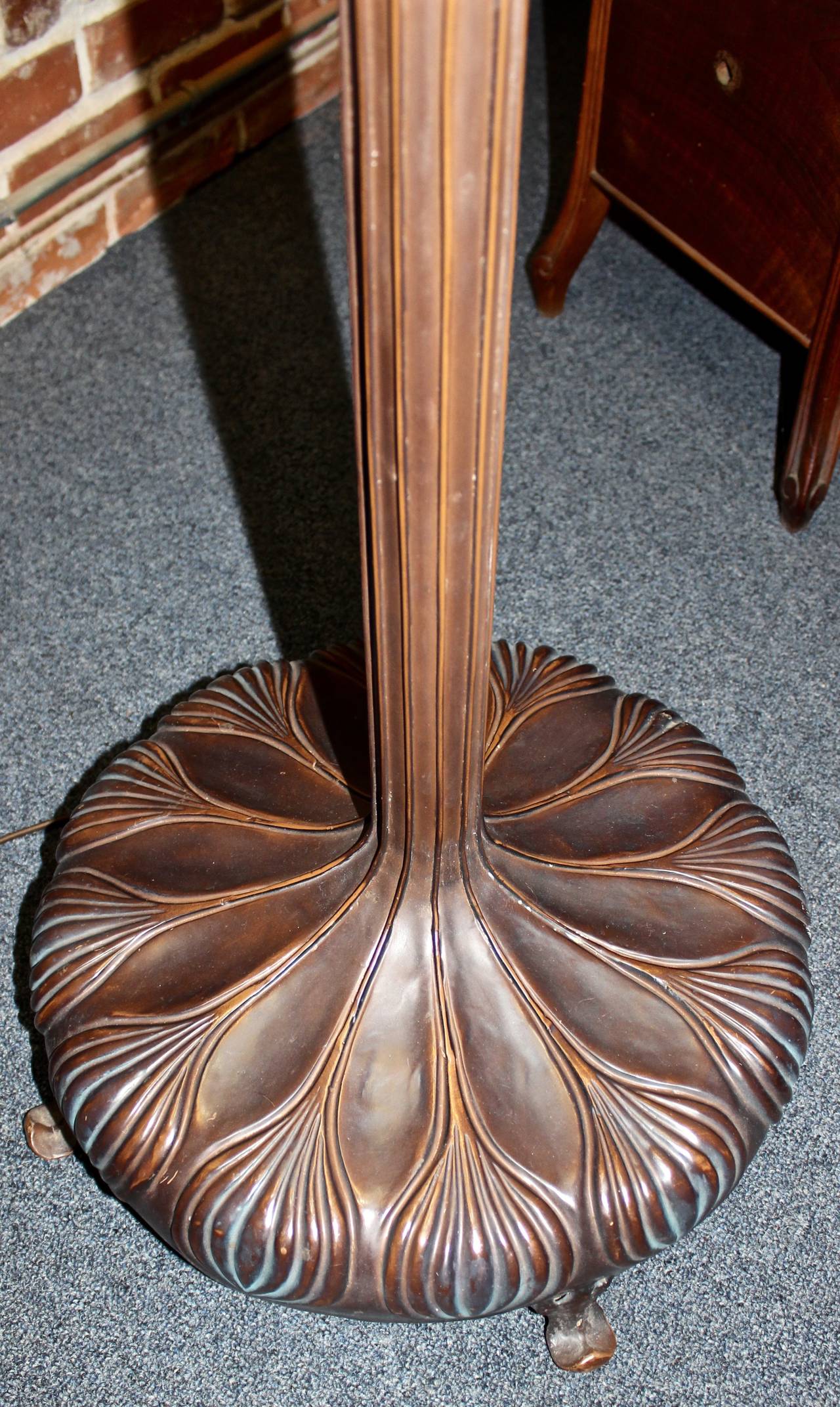 Lampada da terra orientale in stile papavero Tiffany In condizioni ottime in vendita a Santa Ana, CA