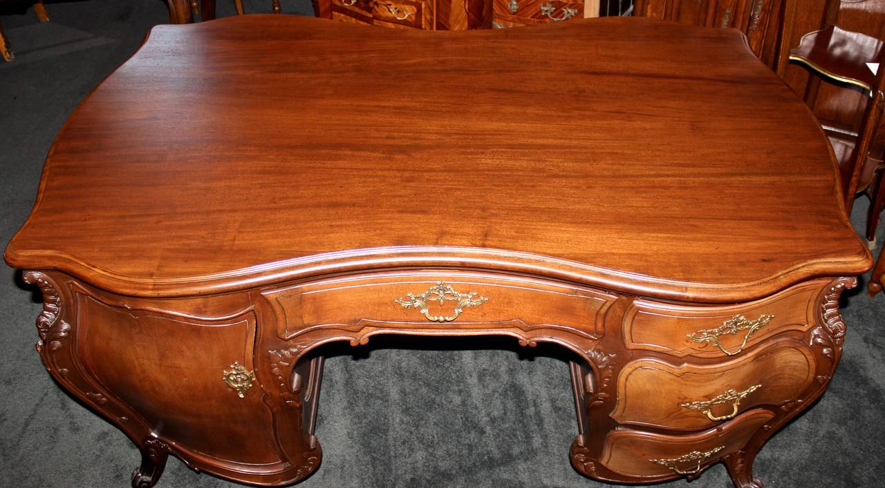 20th Century Shapely French Louis XV Style Partners Desk