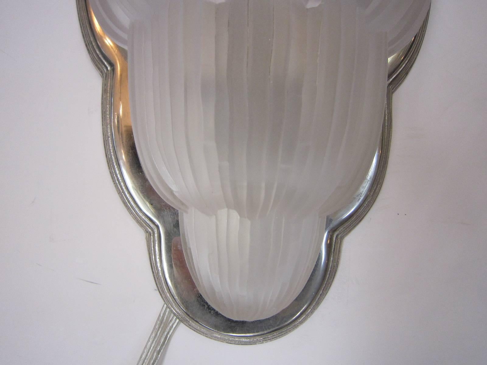 Art Deco Single French Art Glass and Nickeled Bronze Sconce by Sabino