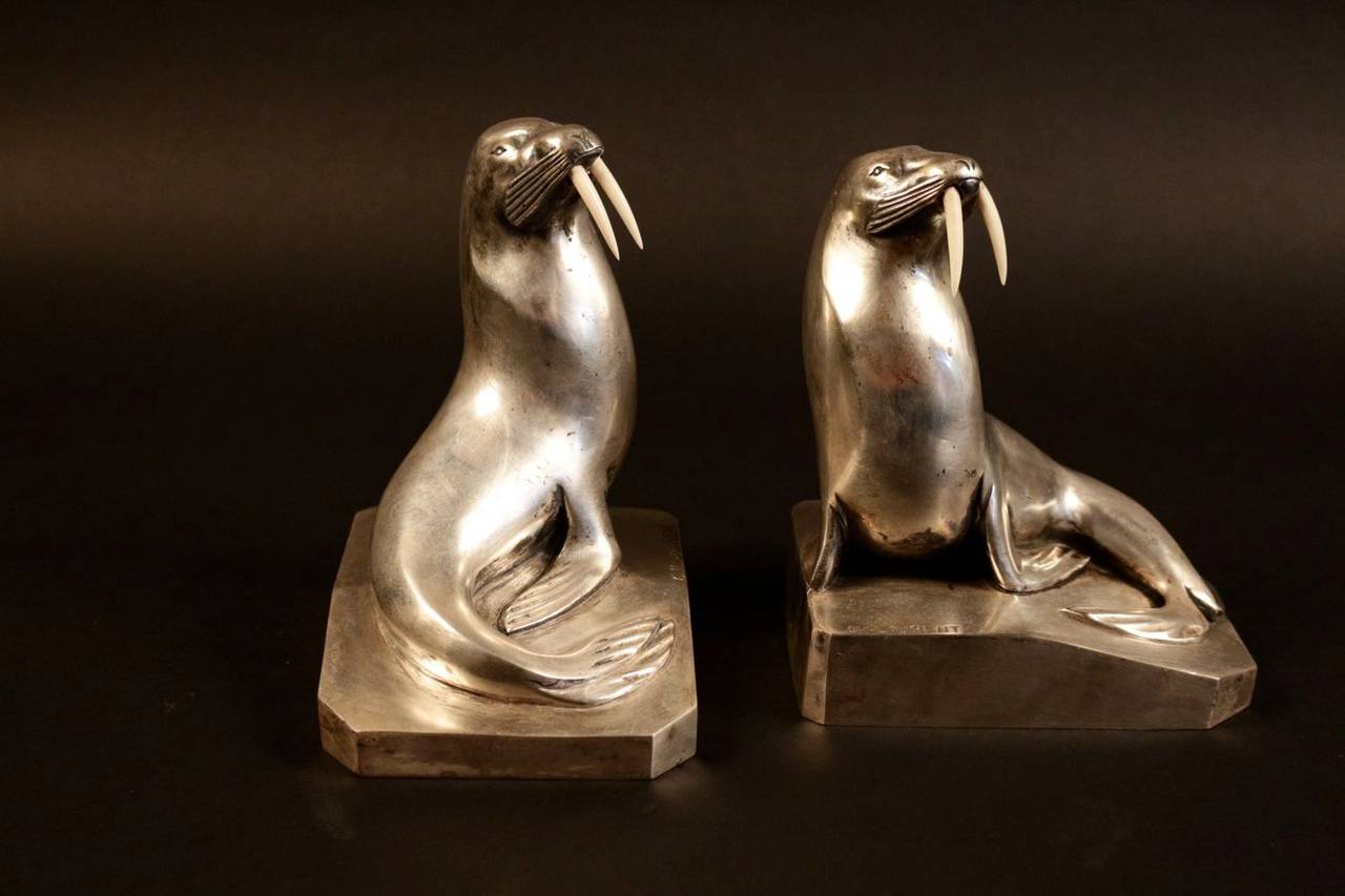 1920s-1930s Art Deco bookends in silvered bronze representing a walrus couple with their tusks.
This is an engraved and silvered bronze signed CH Laurent on the base.
Perfect condition.