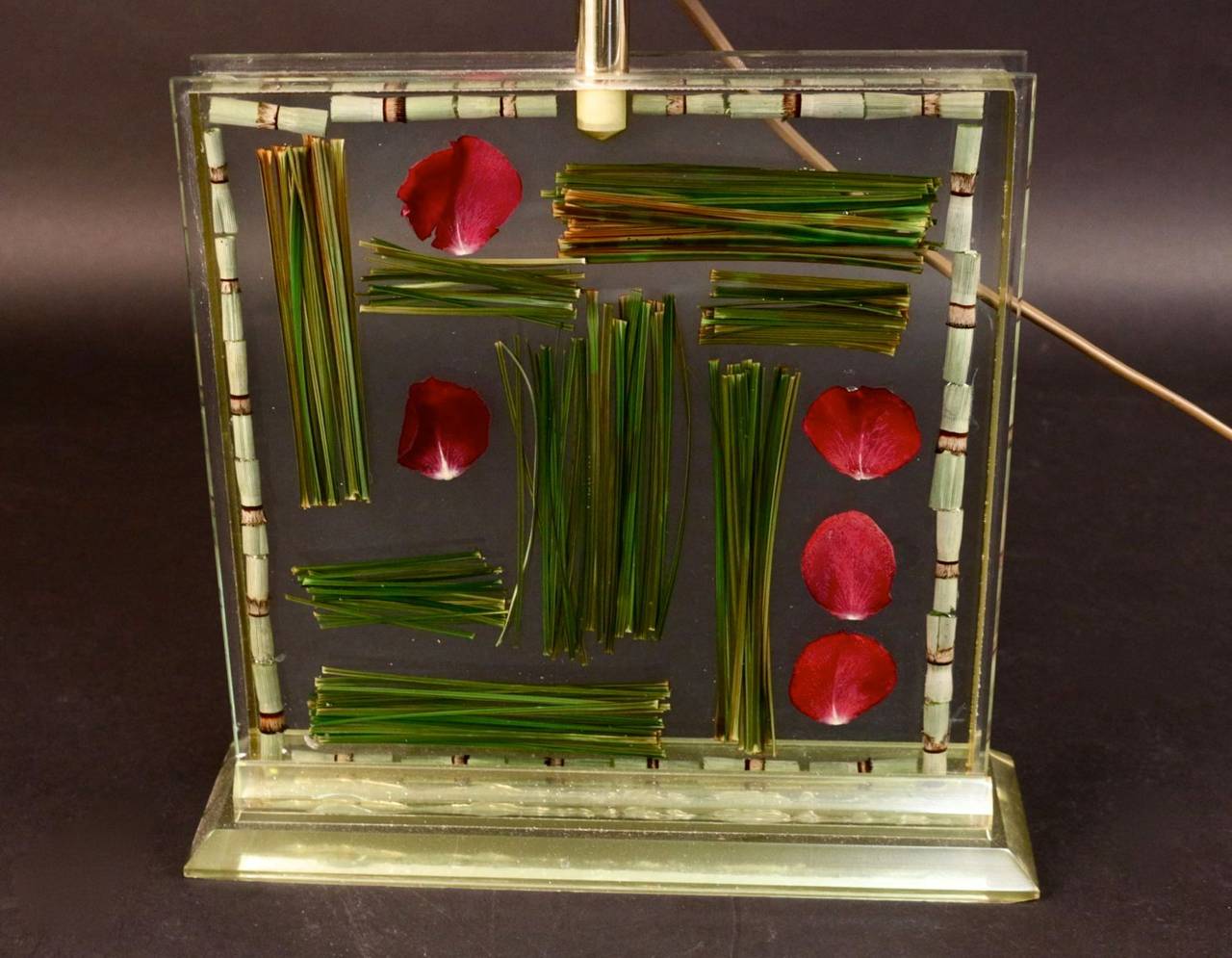 1970s plexiglass lamp. The base contains vegetal elements (flowers and stems) embraced between two plexiglass plates. Stepped plexiglass support. Surmounted by a custom rectangular cotton lampshade.
Perfect condition.
