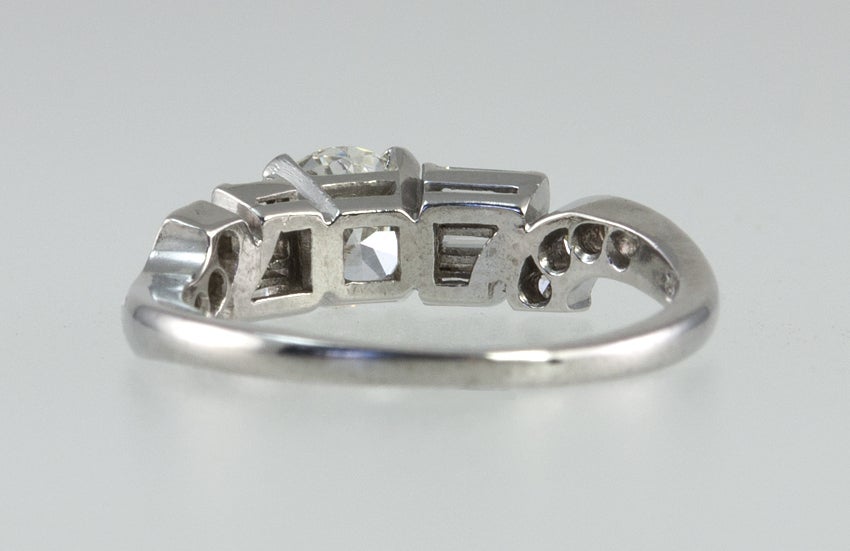 Art Deco 0.87 Carat Diamond and Platinum Engagement Ring For Sale 2
