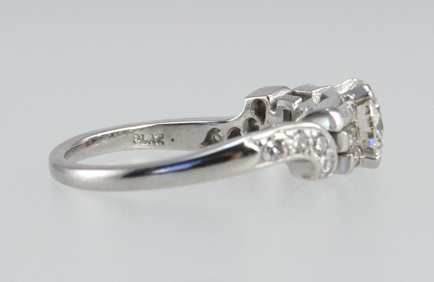 Art Deco 0.87 Carat Diamond and Platinum Engagement Ring For Sale 3