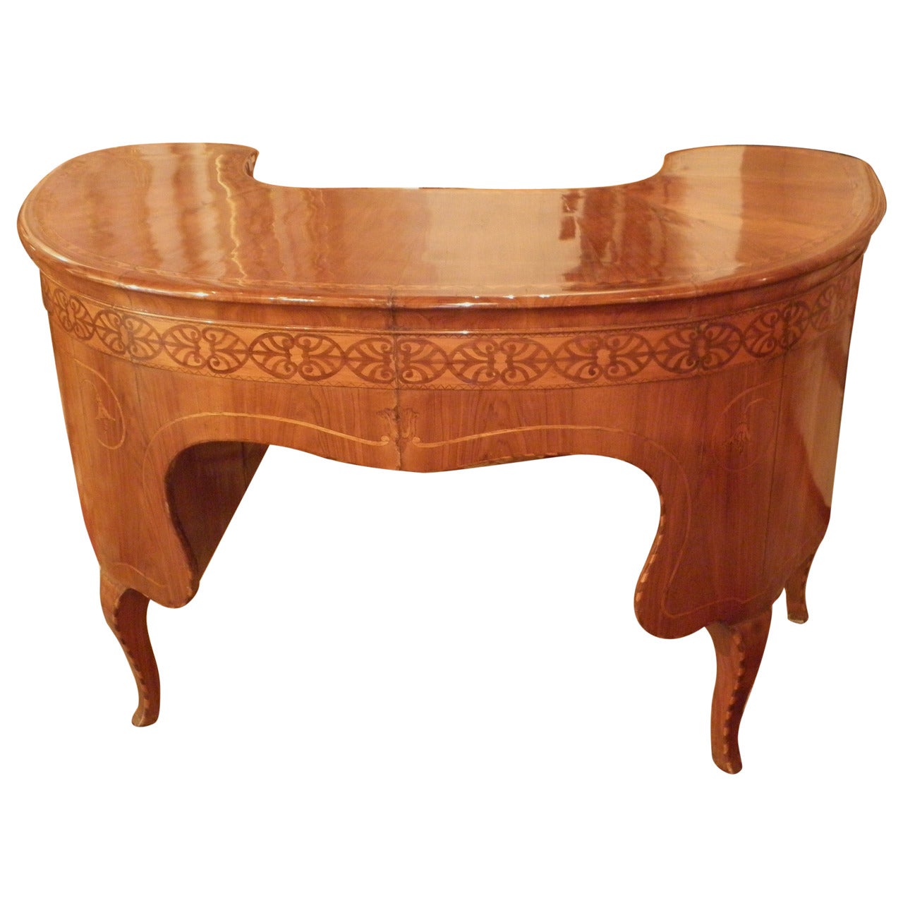 18th Century Walnut Kidney Shape Desk For Sale