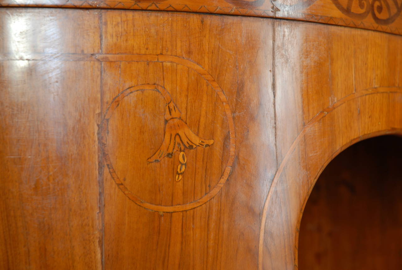 18th Century Walnut Kidney Shape Desk For Sale 3