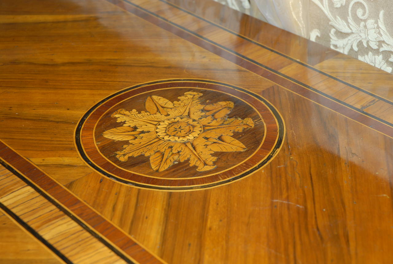 Inlaid Commode with a Companion Side Cabinet in the Manner of Maggiolini For Sale 1