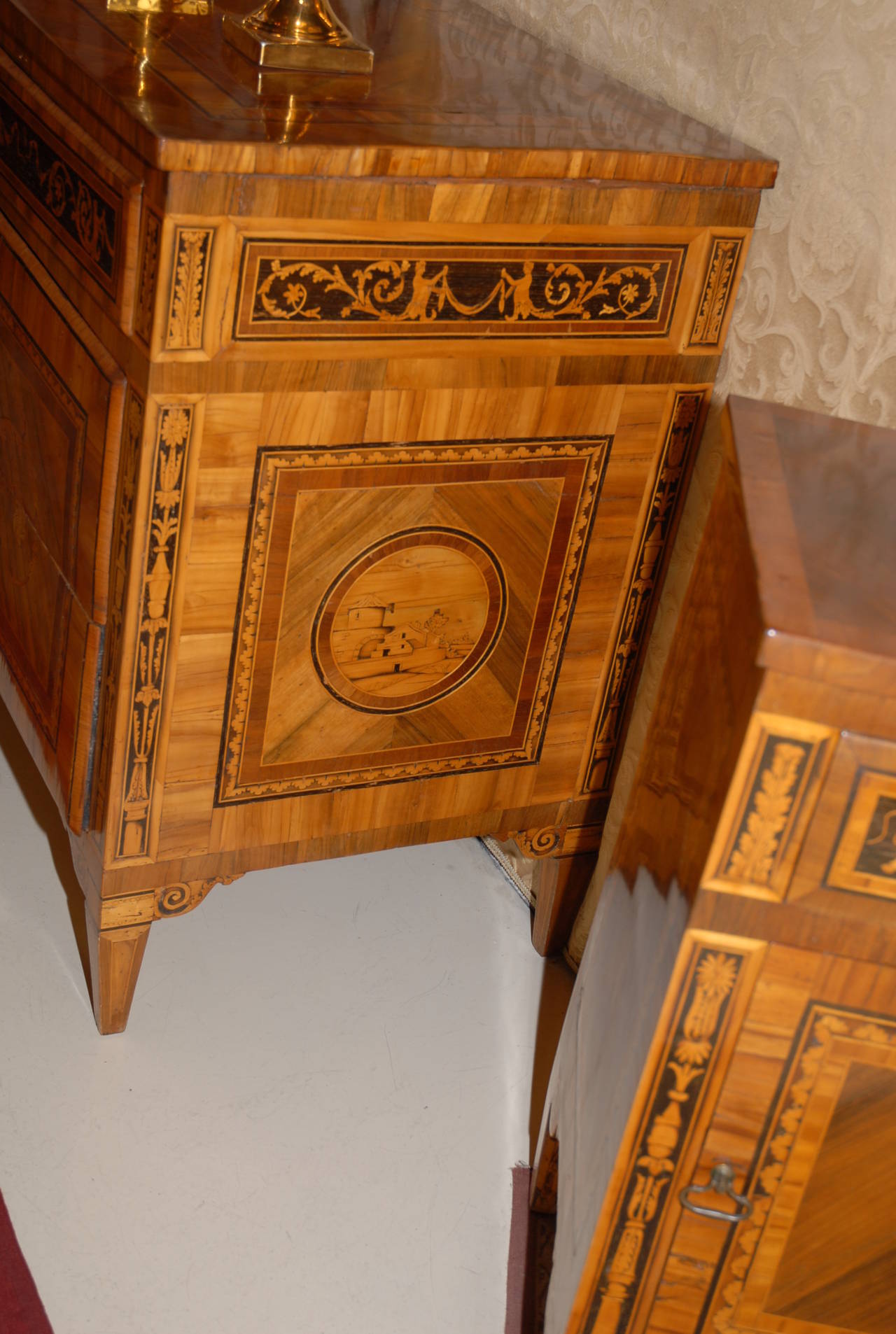 Inlaid Commode with a Companion Side Cabinet in the Manner of Maggiolini In Good Condition For Sale In Milan, IT