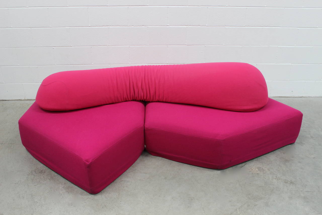 Divano componibile Edra "On The Rocks" in rosa e rosso Kvadrat, di Francesco Binafare