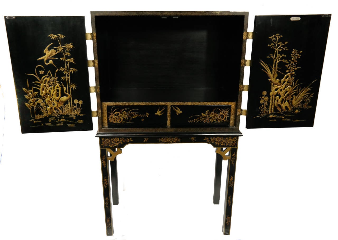 English Chinoiserie Drinks Cabinet of the Highest Quality In Excellent Condition In Banner Elk, NC