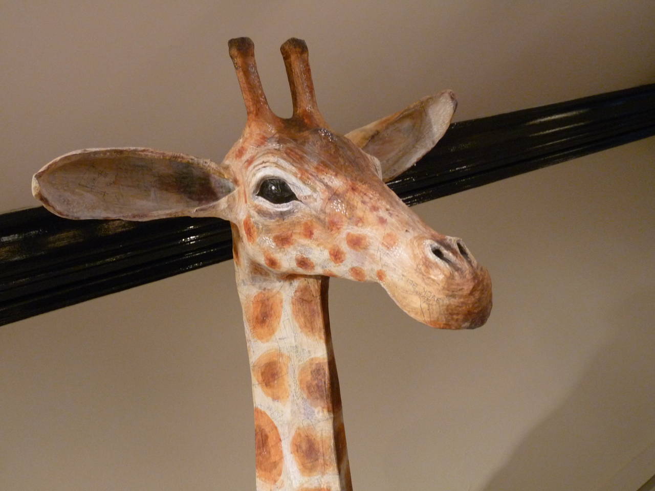 A beautiful, handcrafted and hand-painted wall bust of a giraffe by British artist, Emily Warren, who is privately commissioned exclusively for the outpost.

Personally, we think she is simply beautiful.