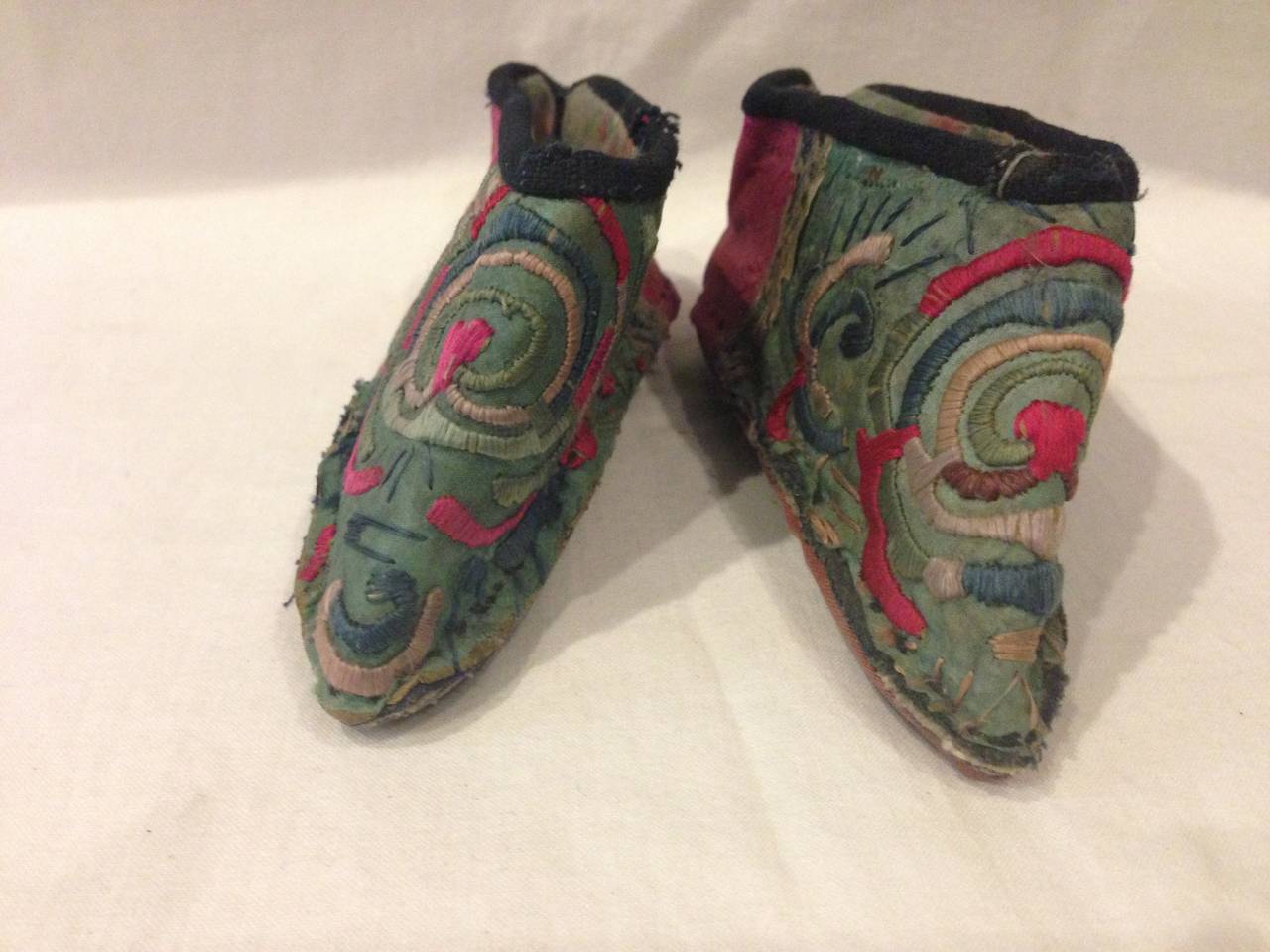 Embroidered 19th Century Chinese Antique Golden Lily Slippers With Embroidery For Sale