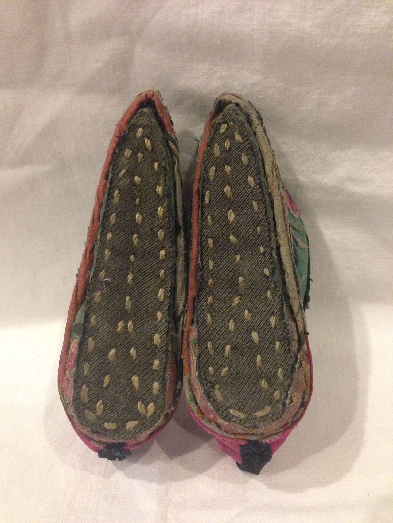 19th Century Chinese Antique Golden Lily Slippers With Embroidery For Sale 1