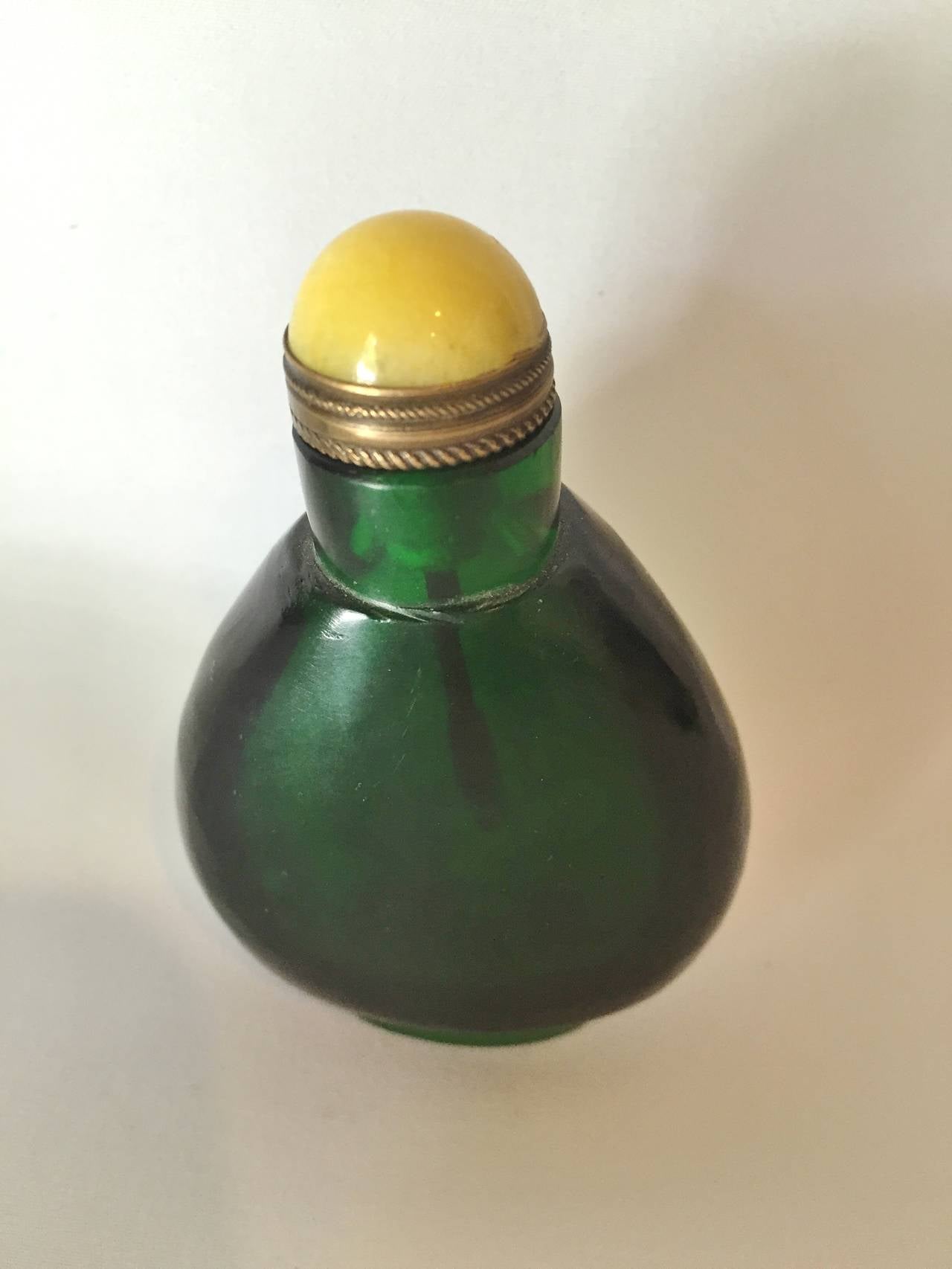 Emerald Peking Glass Snuff Bottle with Imperial Yellow Lid