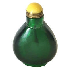 Antique Emerald Peking Glass Snuff Bottle with Imperial Yellow Lid