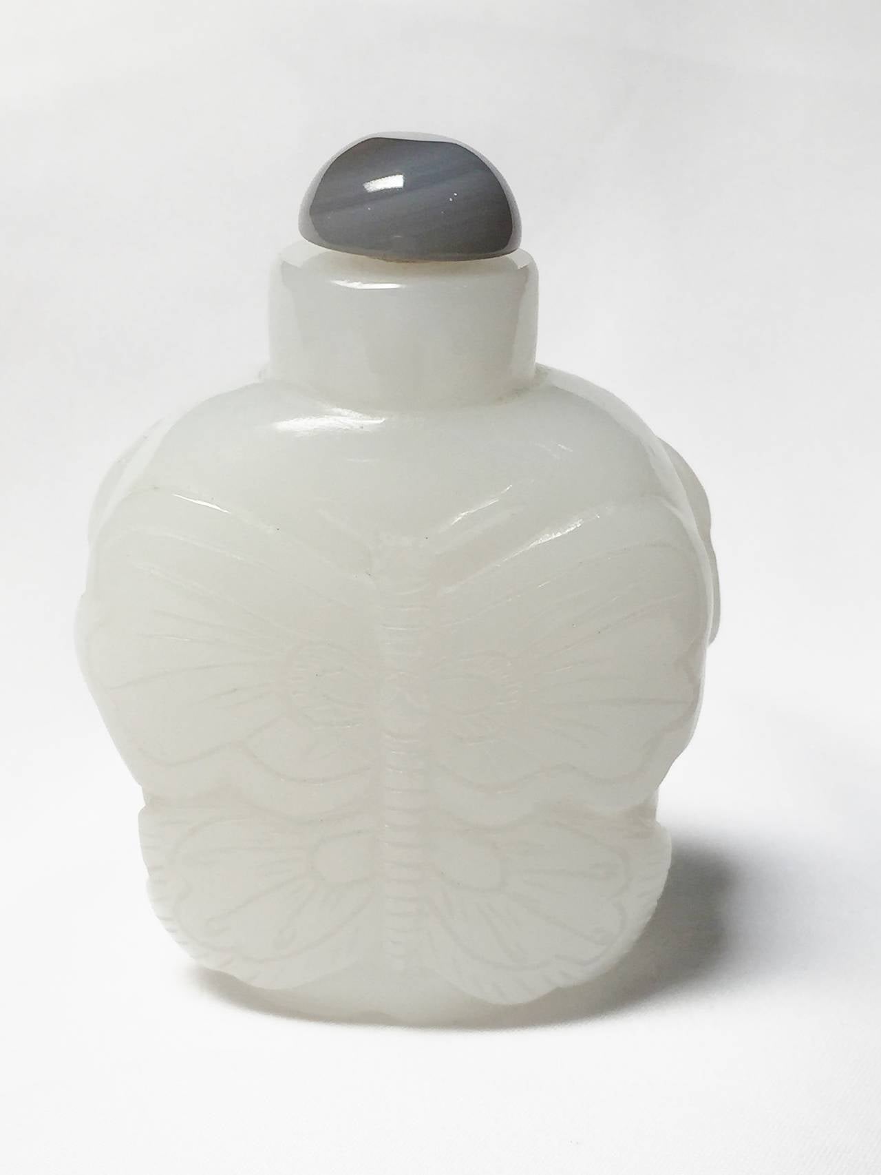 Hand-Carved White Jade Snuff Bottle, He Tian Region For Sale