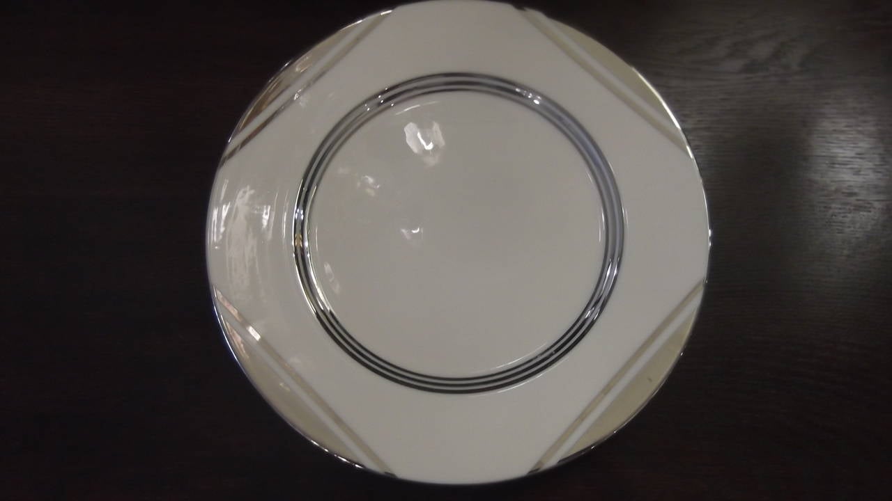 A Set of 18 Authentic Art Deco Sevice Dinner Plates, Platinum gilt 2