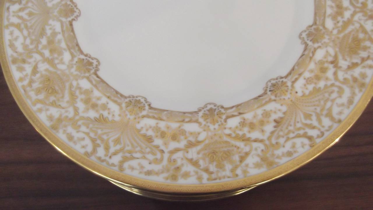 Set of 12 Raised Gilt Service Dinner Plates 3