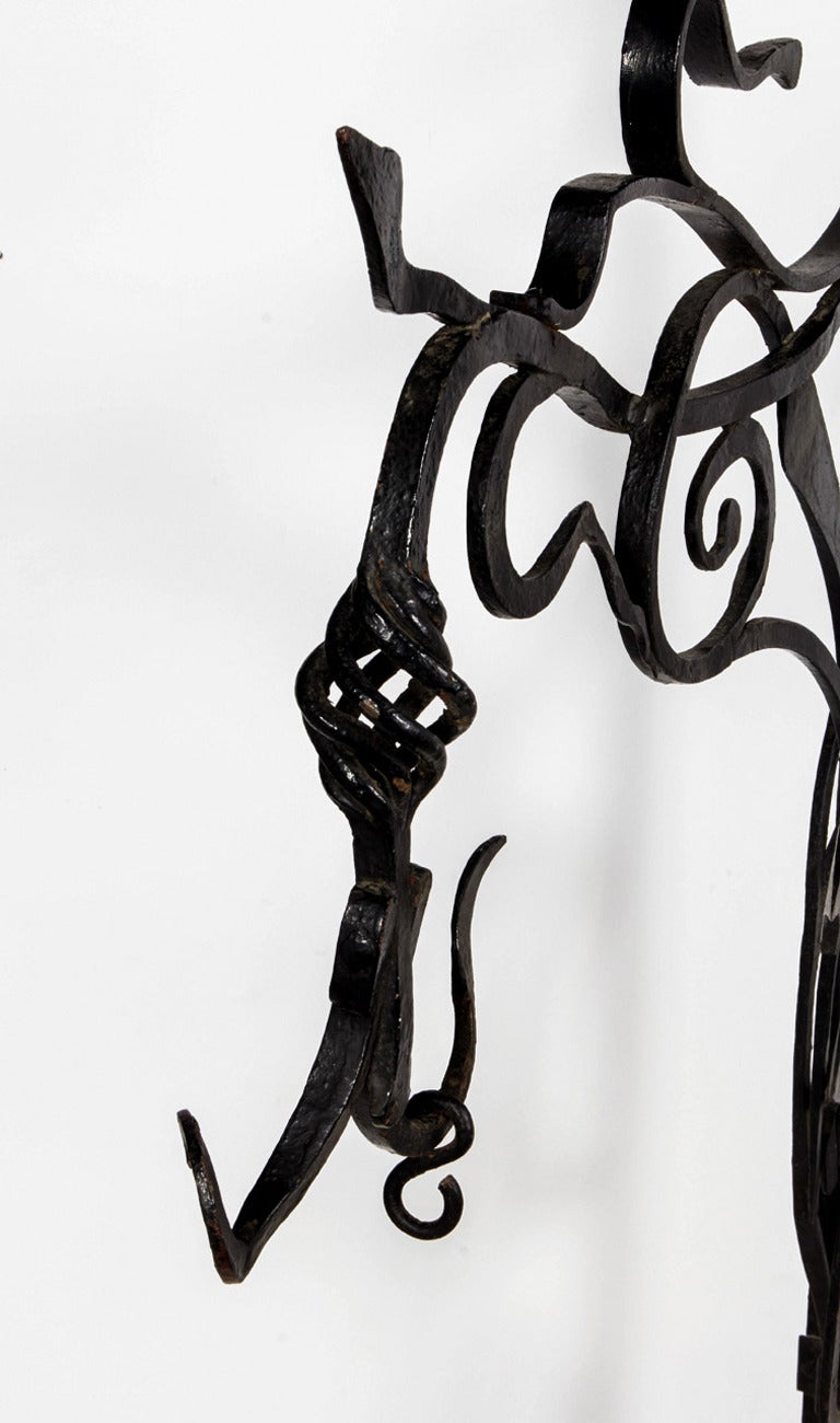 Französische Jugendstil-Wandhalterung aus Schmiedeeisen (Eisen) im Angebot
