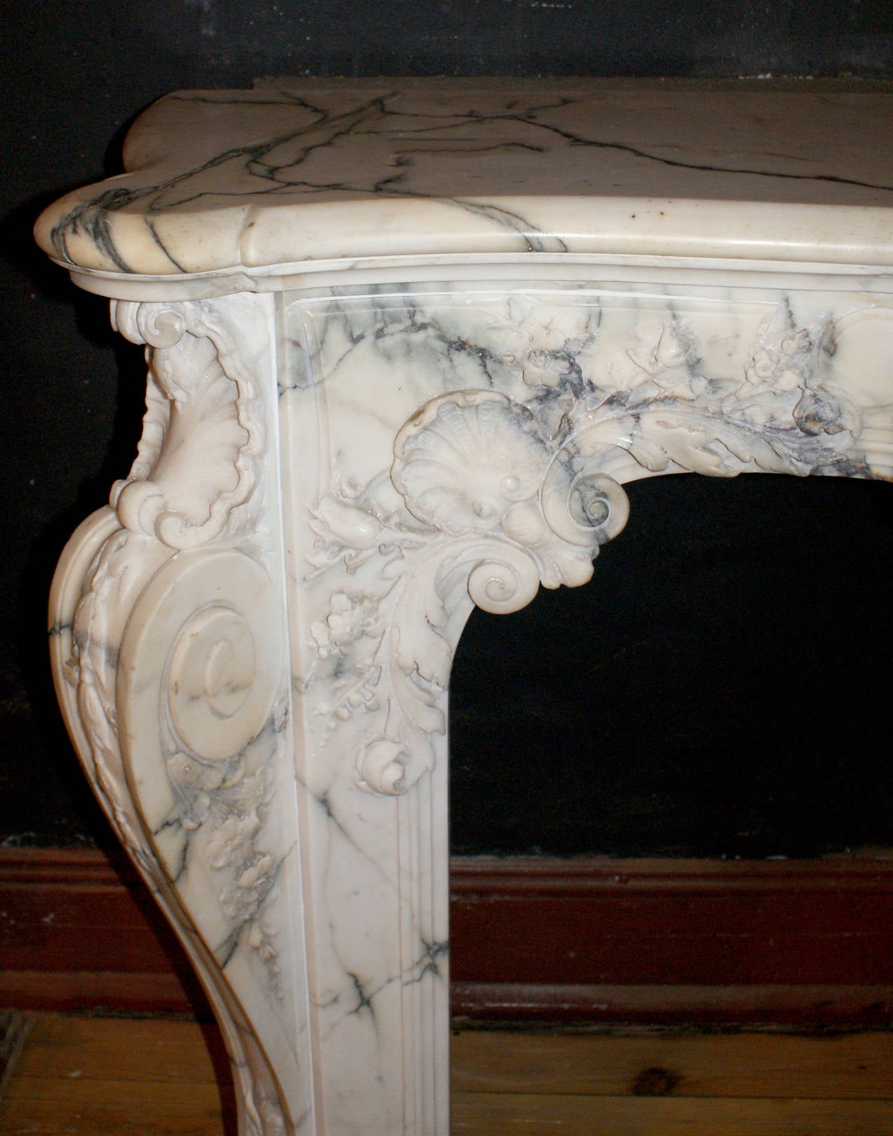 18th Century French Louis XV Fireplace Mantel in Italian Pavonazzo Marble, circa 1740 For Sale
