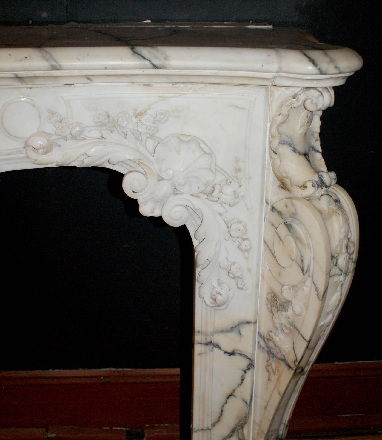 French Louis XV Fireplace Mantel in Italian Pavonazzo Marble, circa 1740 For Sale 1