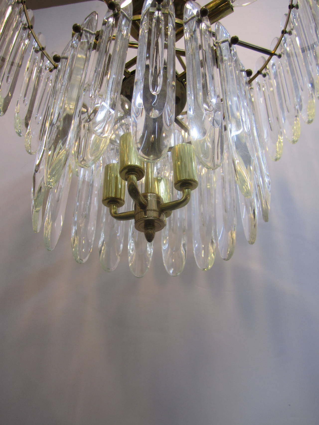 Mid-20th Century Italian Crystal and Brass Chandelier by Gaetano Sciolari For Sale