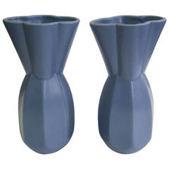 Beautiful Pair of Clover Shape Periwinkle Blue Japanese Vases, Early 20th C. 2