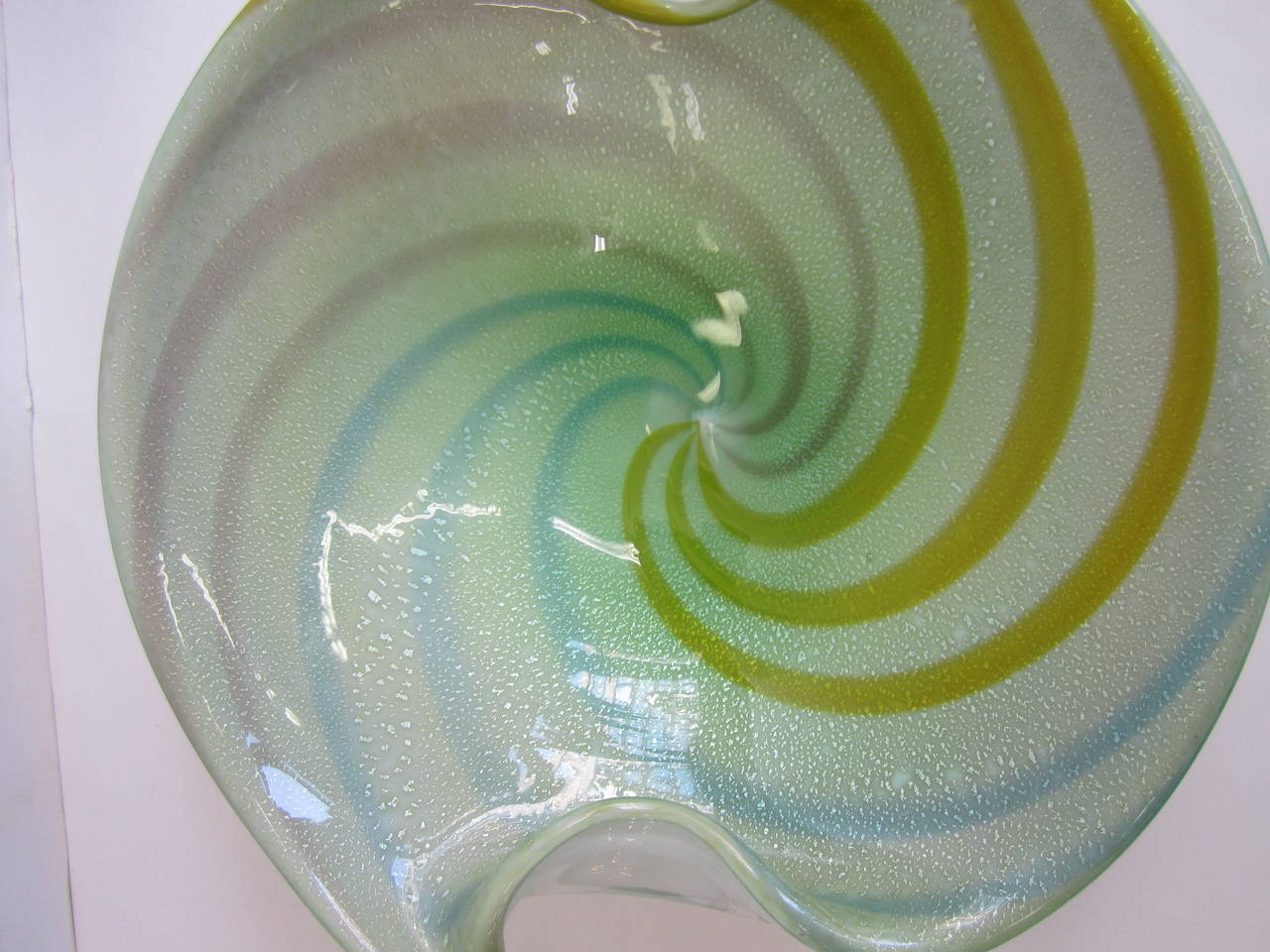 Midcentury Italian Murano Multicolored Art Glass Bowl In Excellent Condition In New York, NY