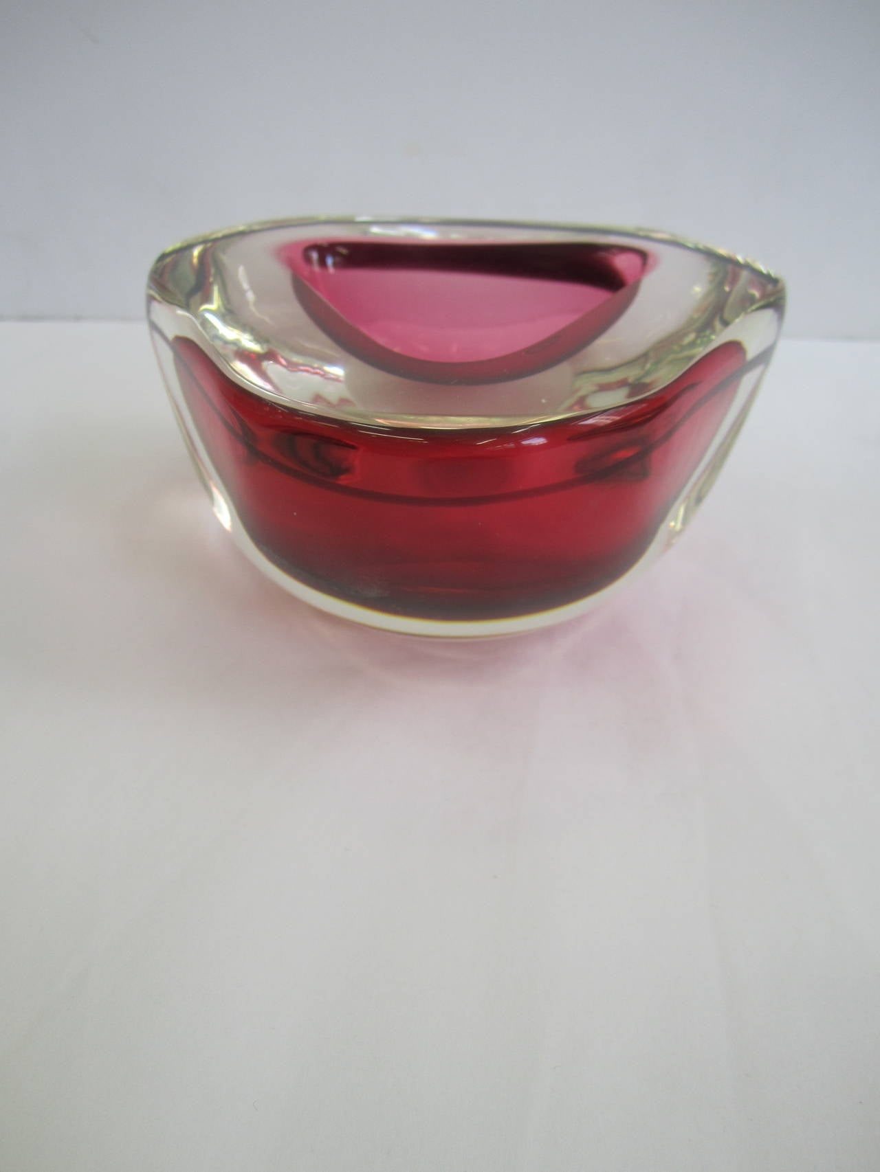 A beautiful and substantial Modern Italian Murano art glass bowl in red raspberry and clear, with soft edges, circa late 20th Century, Italy. Attributed to Flavio Poli for Seguso. Bowl measures: 3