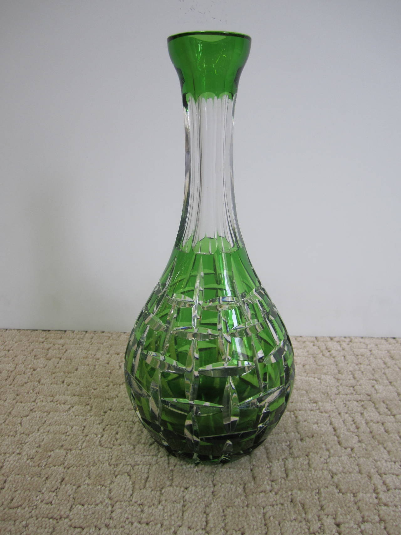 Bohème Carafe en cristal taillé vert émeraude  en vente