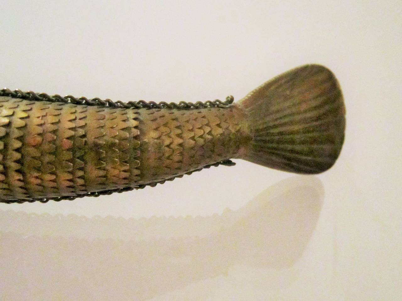 Japonais Vieille sculpture japonaise articulée en laiton de poisson Koi