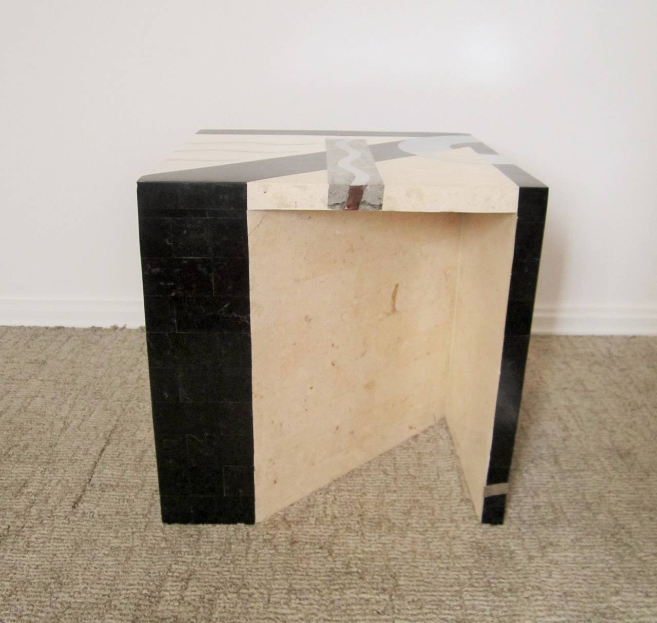 Vintage Modern Italian Black Marble Side or End Table by Oggetti, Italy In Excellent Condition In New York, NY