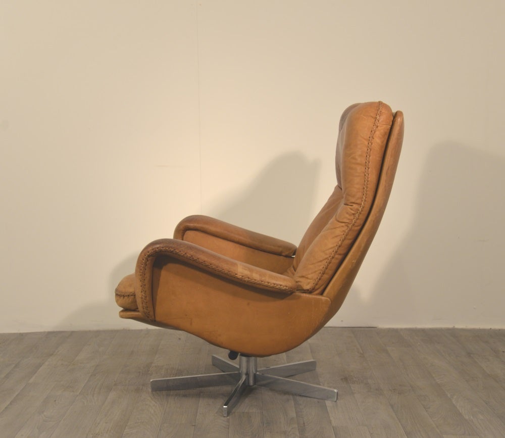 Ultra rare Vintage 1960s de Sede S 231 James Bond lounge armchair. The armchair was built in the 1960`s by de Sede craftsman in Switzerland. The same armchair was used as a prop in the 1969 James Bond film 