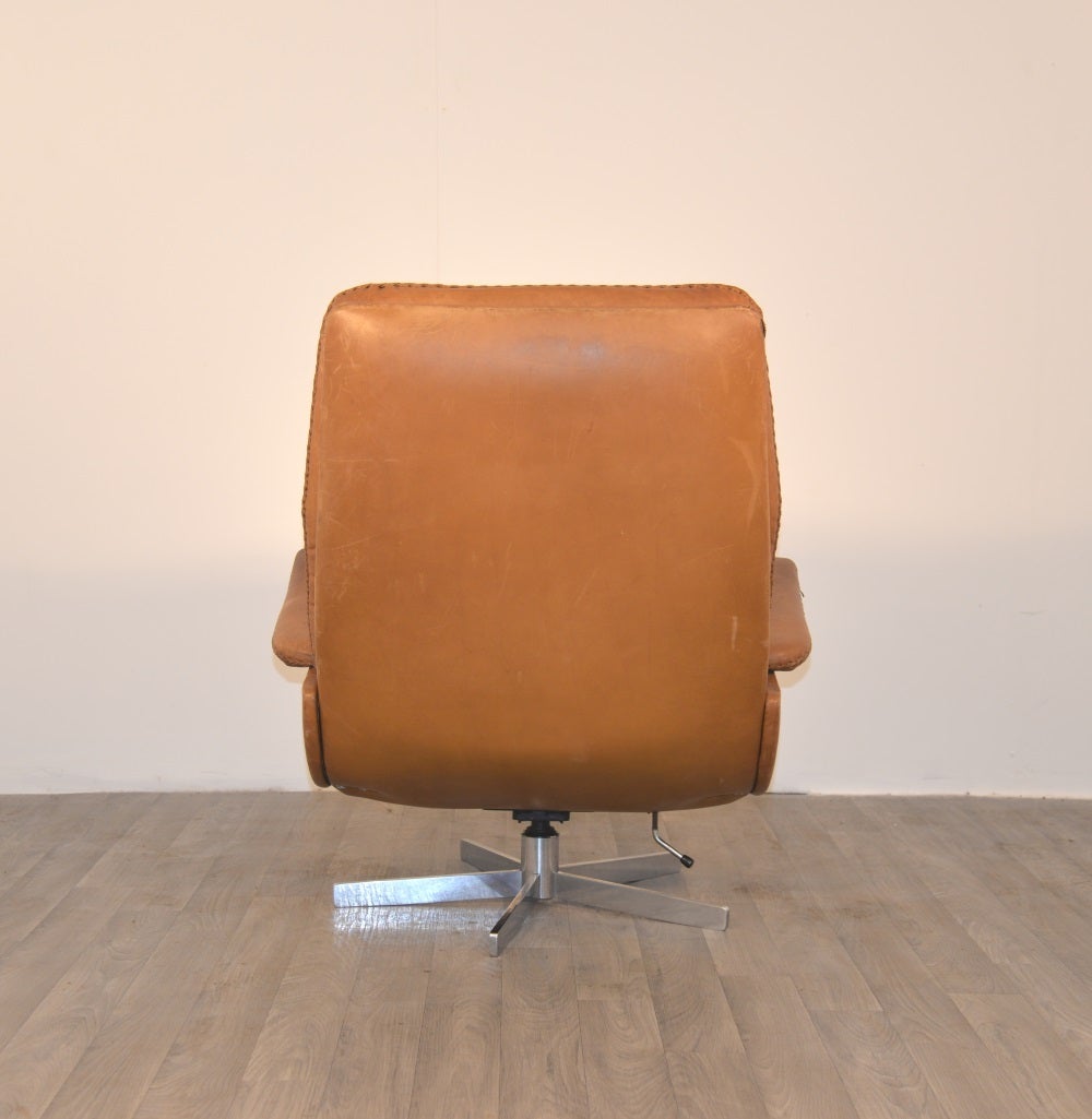 Vintage 1960`s de Sede James Bond Swivel Lounge Club Armchair In Fair Condition In Fen Drayton, Cambridgeshire