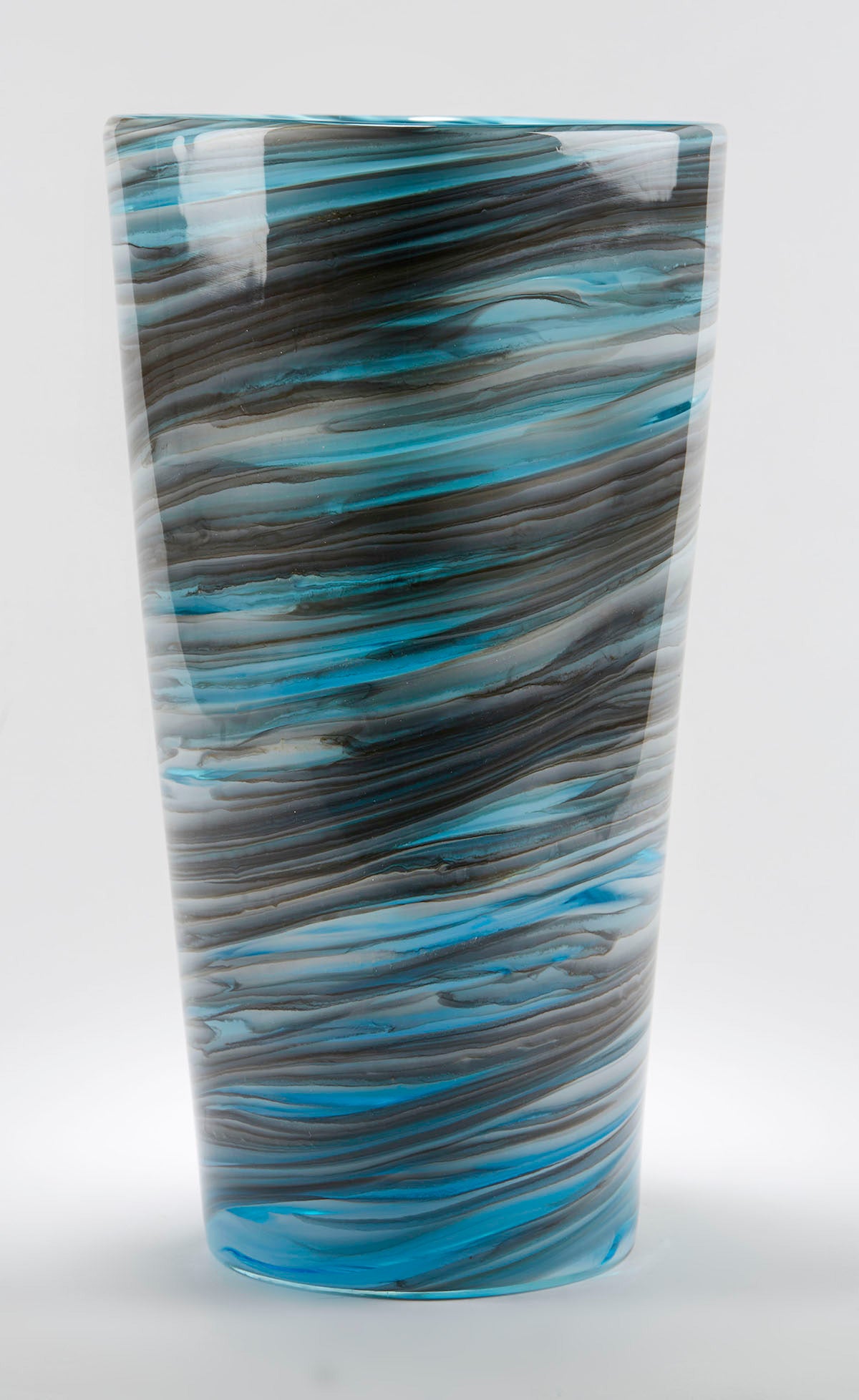 Italian Murano Gino Cenedese Signed Swirl Design Art Glass Vase In Excellent Condition In Bishop's Stortford, Hertfordshire