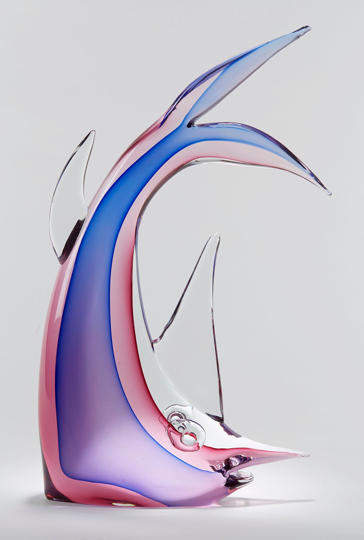 Murano handblown Sommerso art glass leaping marlin fish sculpture with a central purple with a pink halo inclusion within a heavily made clear glass body. The fish has applied fins and formed mouth and applied eyes and has a flat polished base and