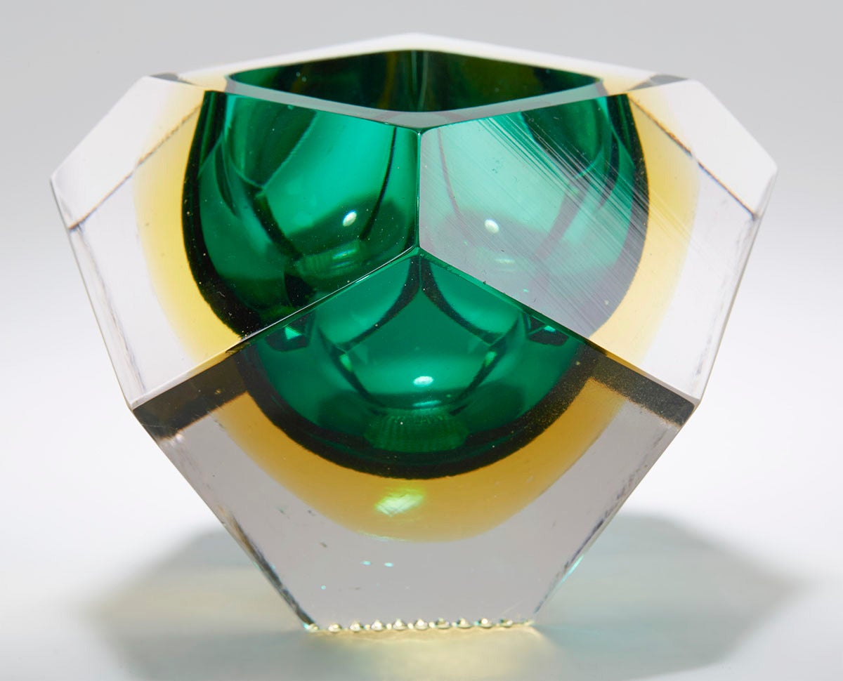 Vintage Italian Murano Sommerso facet cut ashtray or bowl with a green oval centre cased in a layer 'halo' of yellow glass and an octagonal outer layer of clear glass. With a moulded base the ashtray is not marked.