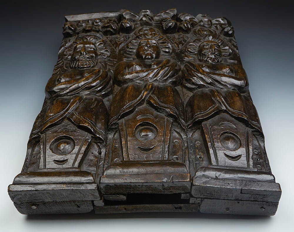 Antike geschnitzte architektonische Holzfigurenplakette, 17. Jahrhundert (Volkskunst) im Angebot