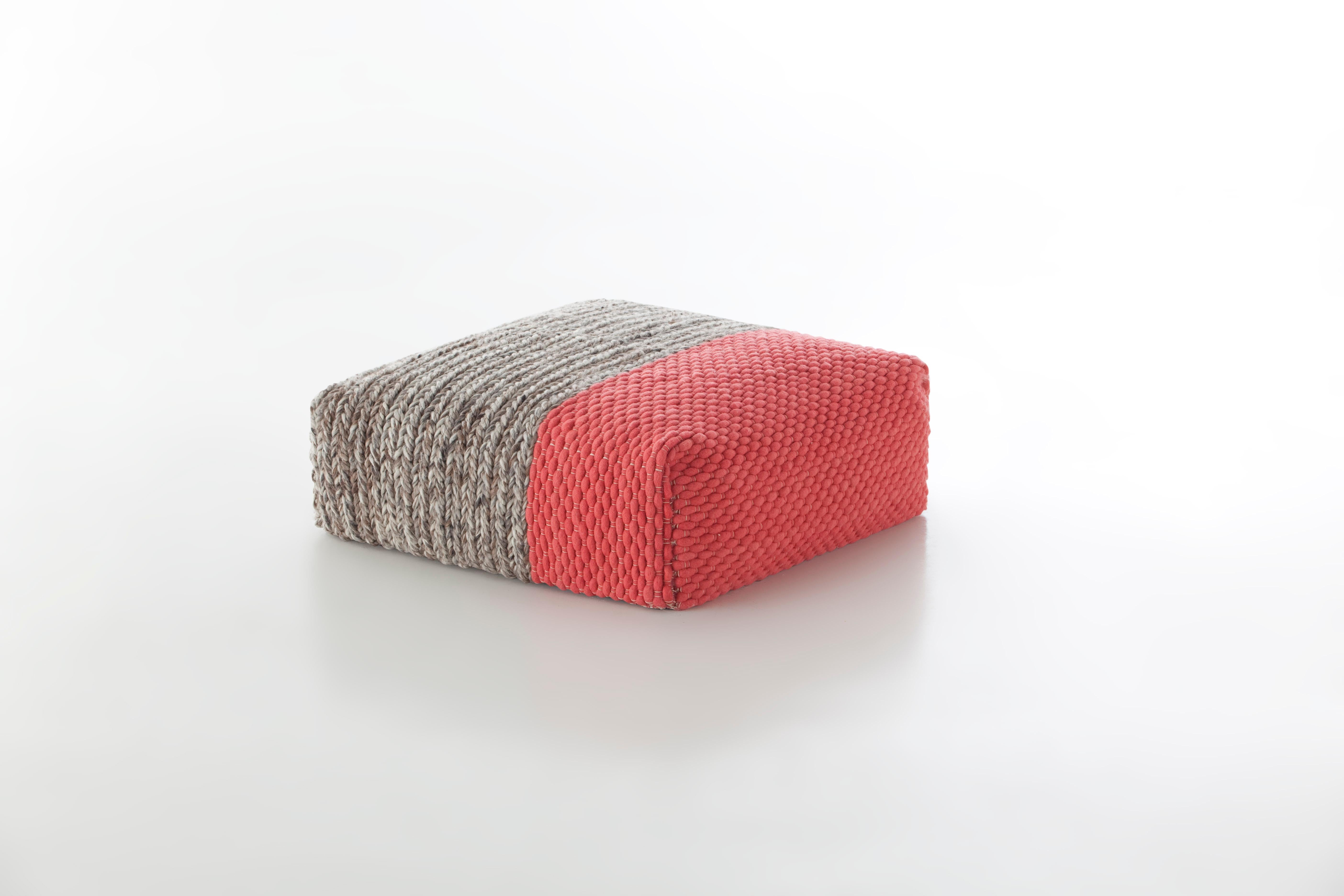 En vente :  (Marron) GAN Mangas - Pouf carré en laine à motif espace 2
