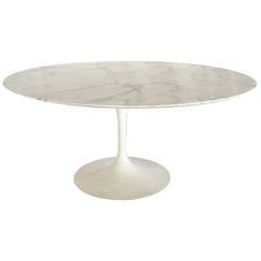 Table tulipe en marbre d'Eero Saarinen