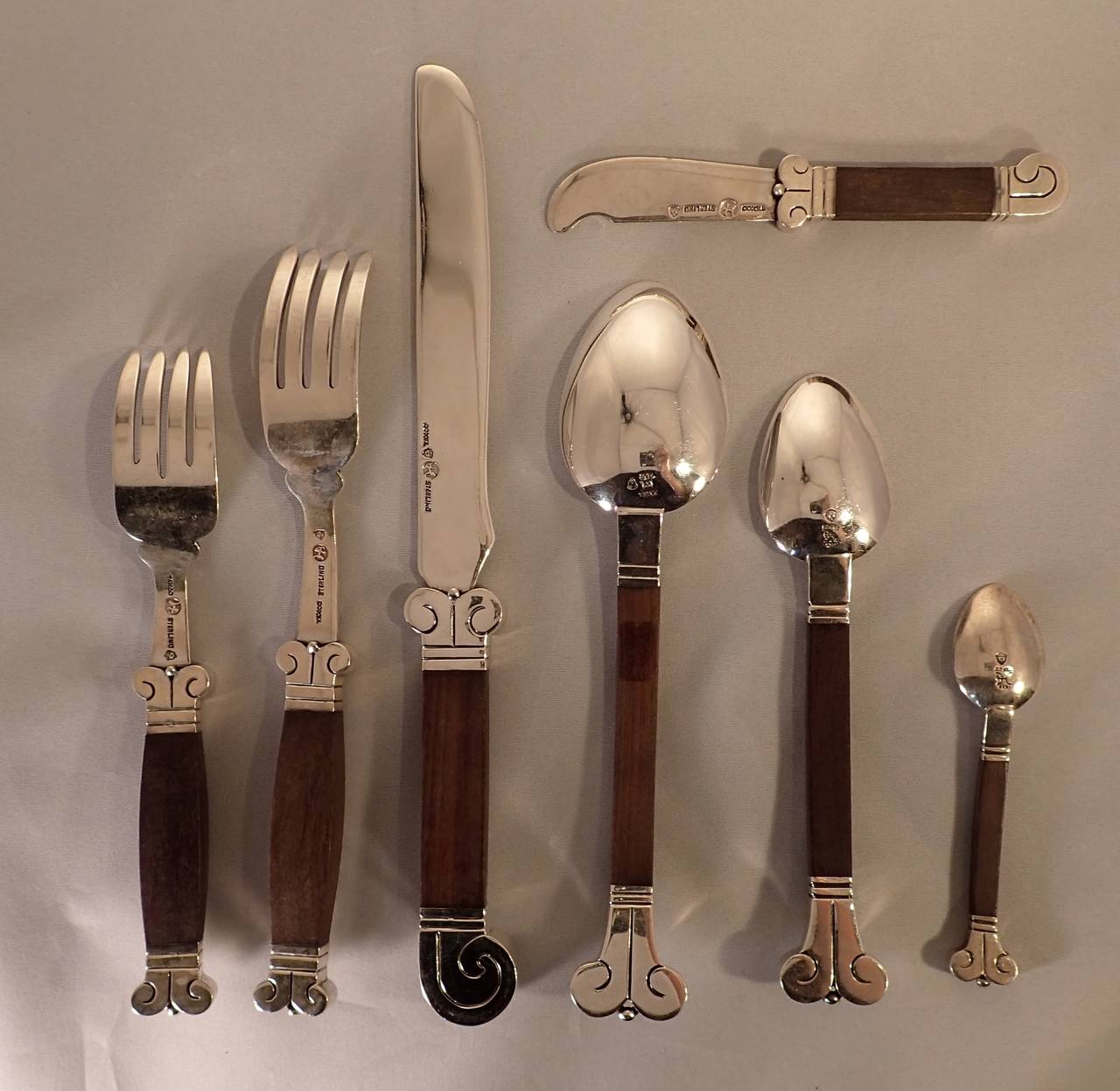 Mexican 1940s Hector Aguilar Silver and Rosewood Thirty-Six-Piece Flatware Set For Sale