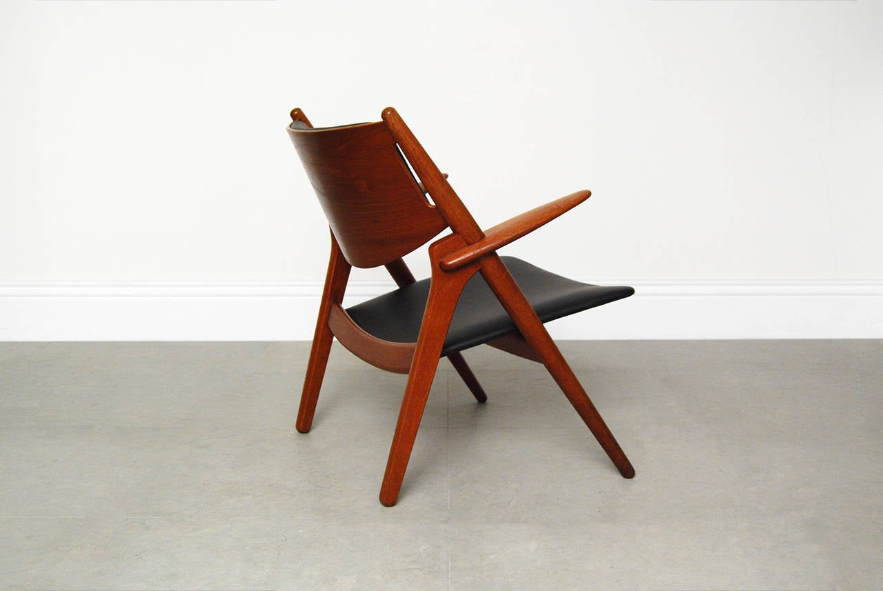 Hans Wegner CH-28 Sawback Chair In Excellent Condition In London, GB
